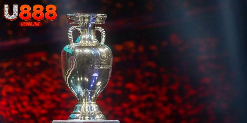 Chiếc cúp danh giá của giải Euro có tên là Henri Delaunay Trophy